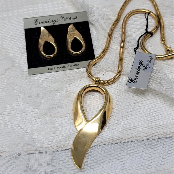 Vintage Necklace & Earring Set Goldtone Pierced Earrings - Picture 4 of 8